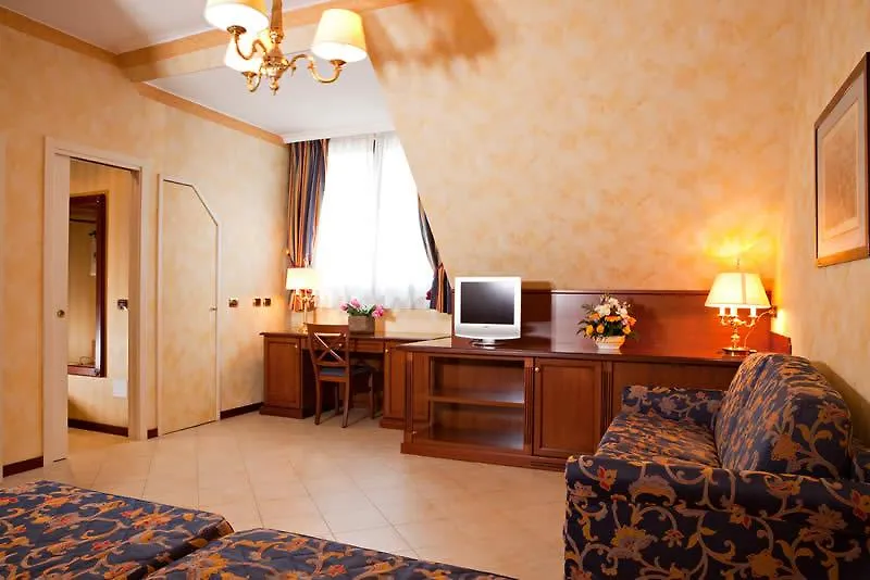 Unaway Hotel & Residence Linea Uno Milano 4*,