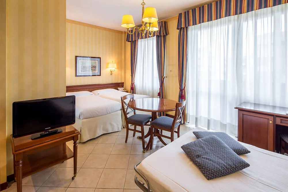 Unaway Hotel & Residence Linea Uno Milano 4*,