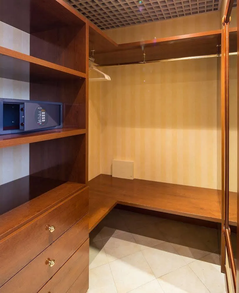 Unaway Hotel & Residence Linea Uno Milano 4*,