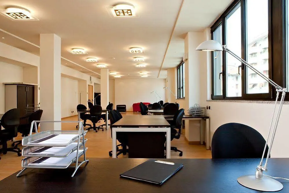 Unaway Hotel & Residence Linea Uno Milano 4*,