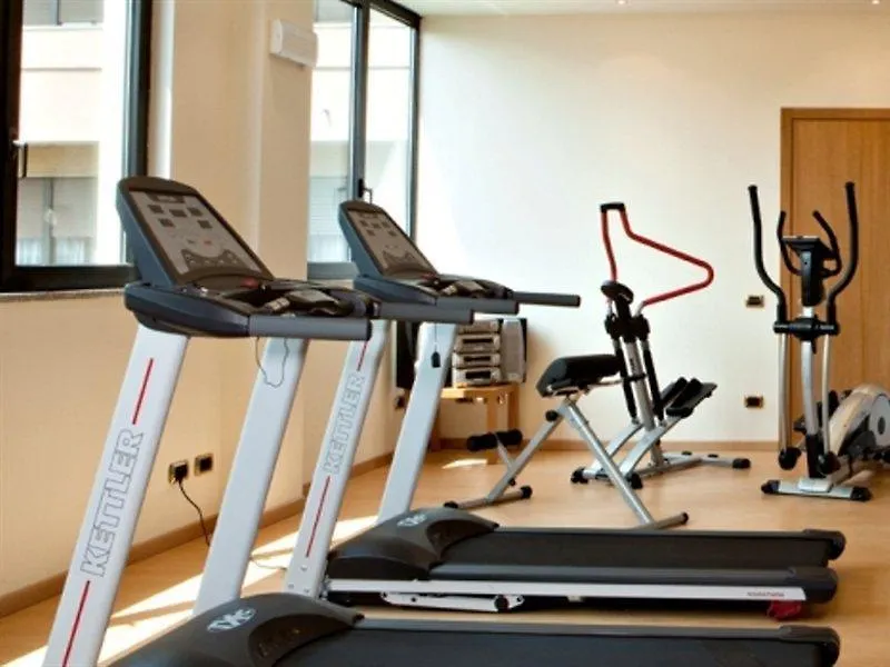 Unaway Hotel & Residence Linea Uno Milano 4*, Милан